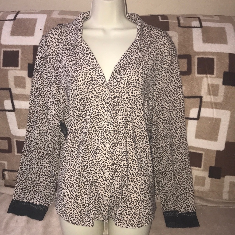 Victoria’s Secret XL animal print sleepwear top 💕